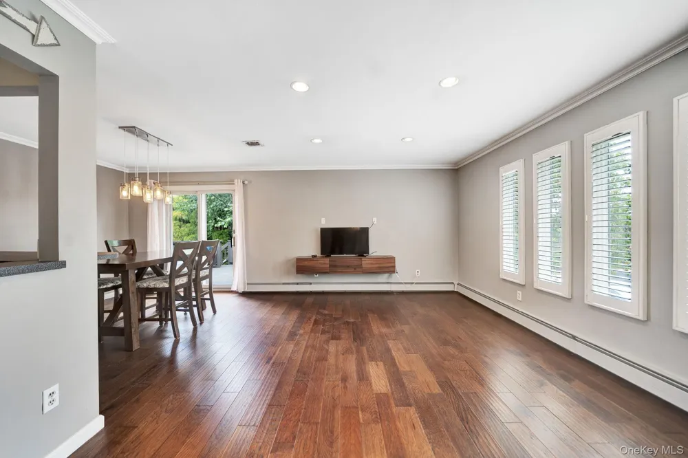 285 Oak Street Massapequa, NY 11758