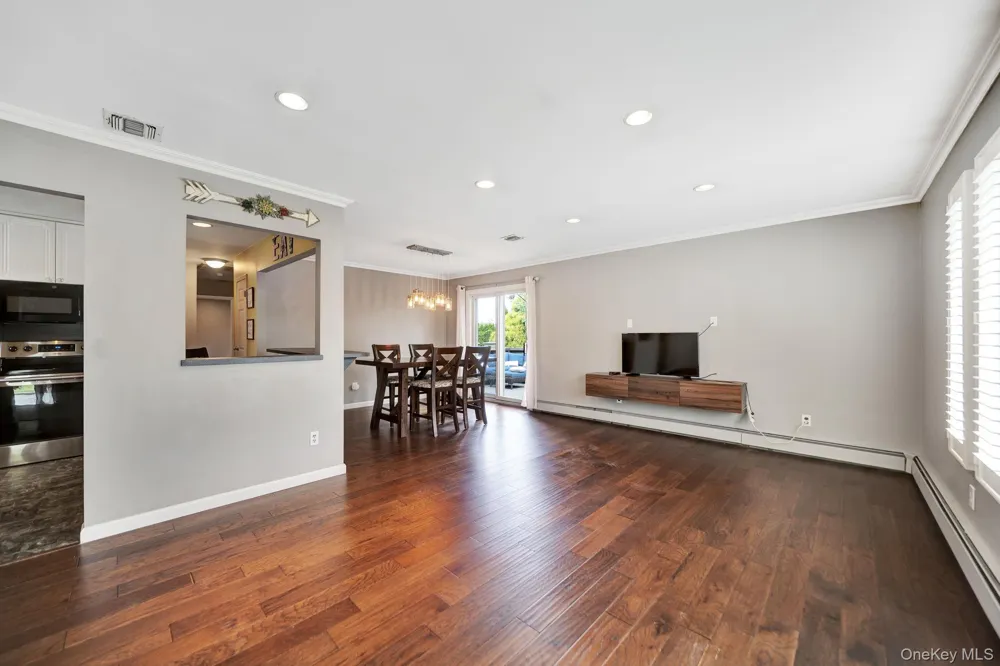 285 Oak Street Massapequa, NY 11758