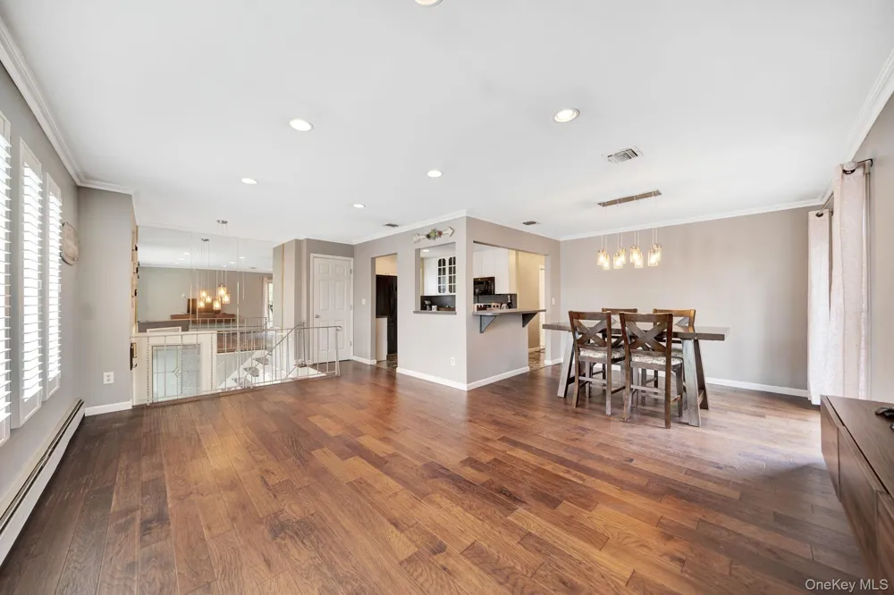 285 Oak Street Massapequa, NY 11758