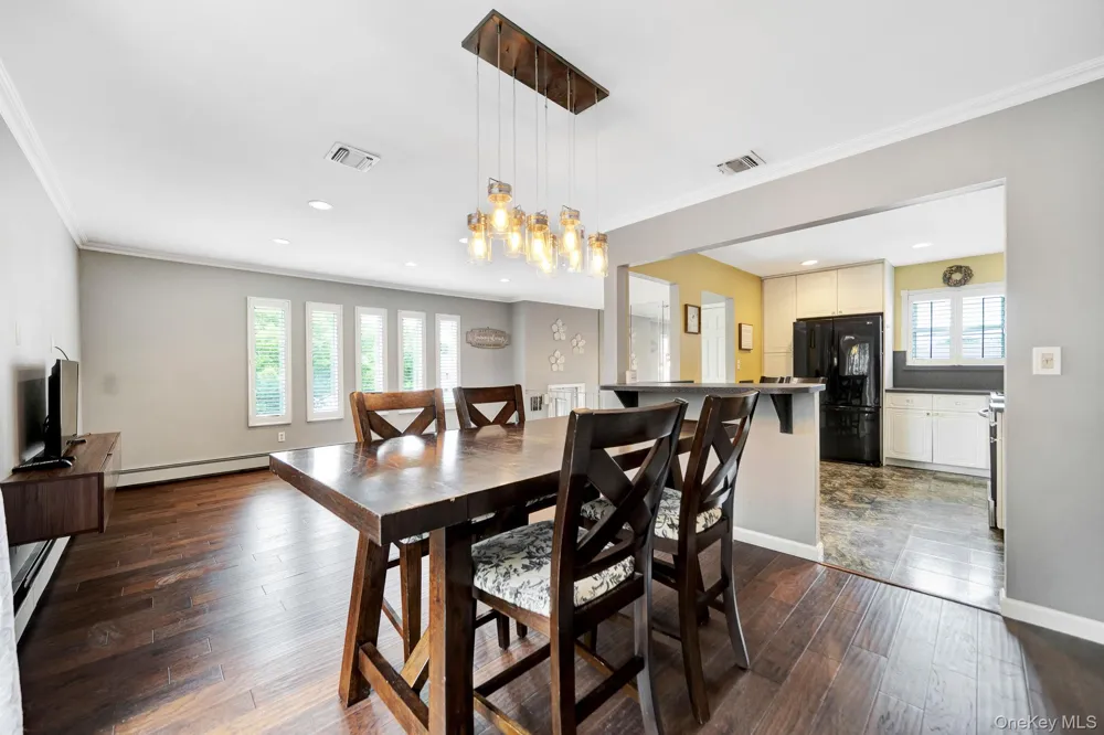 285 Oak Street Massapequa, NY 11758