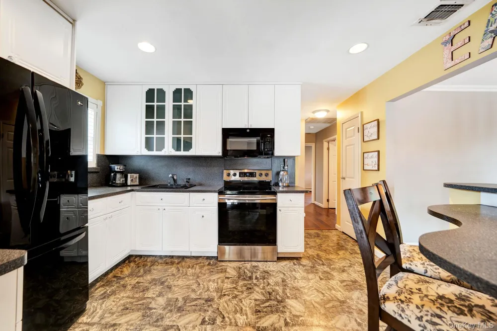 285 Oak Street Massapequa, NY 11758