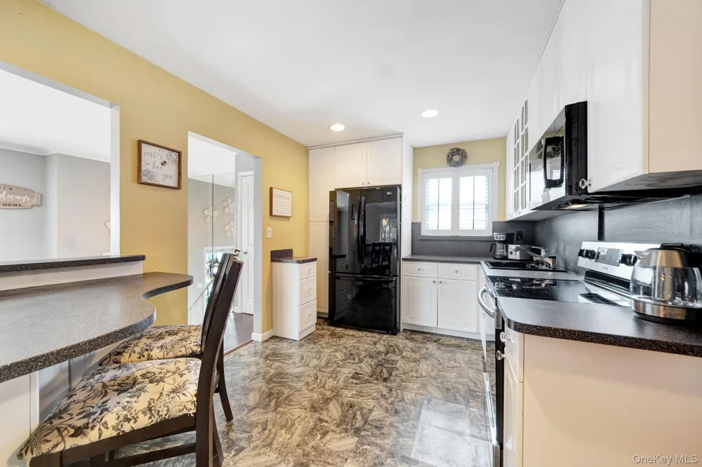 285 Oak Street Massapequa, NY 11758