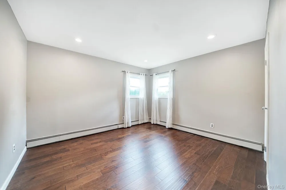 285 Oak Street Massapequa, NY 11758