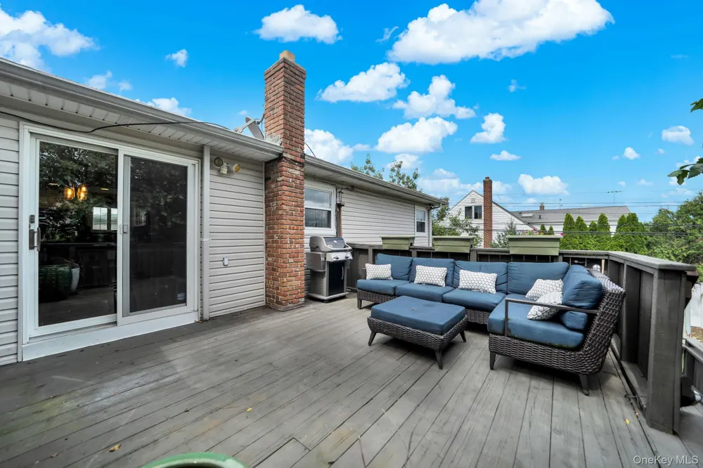 285 Oak Street Massapequa, NY 11758