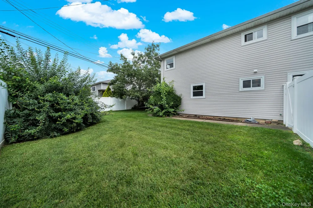 285 Oak Street Massapequa, NY 11758