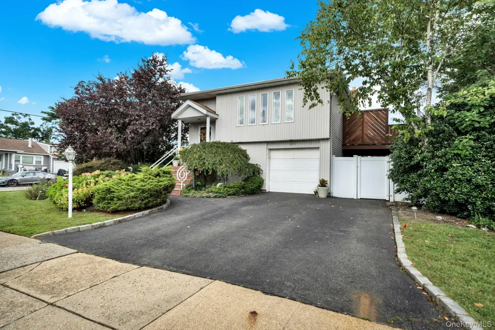 285 Oak Street Massapequa, NY 11758