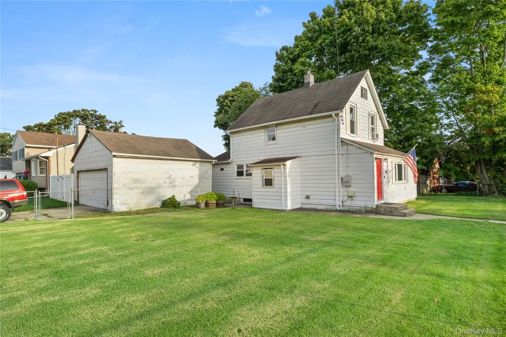 368 Catskill Avenue Lindenhurst, NY 11757