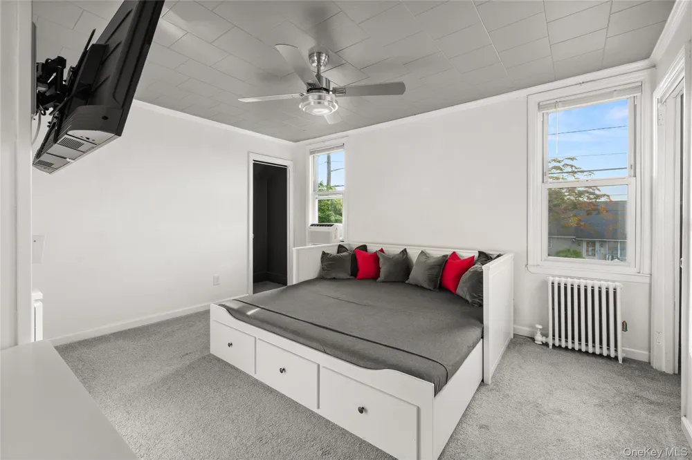 368 Catskill Avenue Lindenhurst, NY 11757