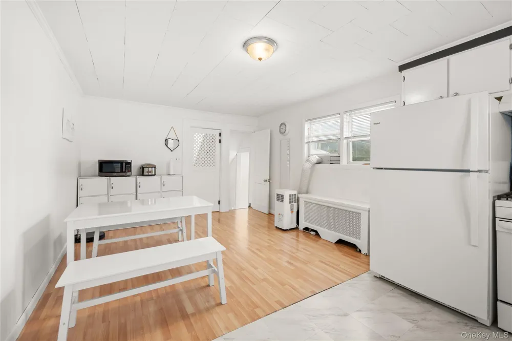 368 Catskill Avenue Lindenhurst, NY 11757