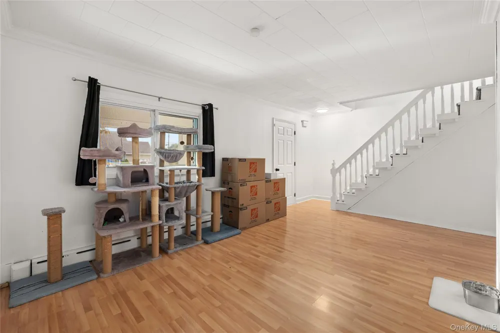 368 Catskill Avenue Lindenhurst, NY 11757