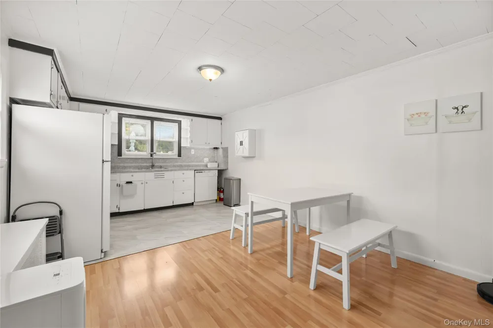 368 Catskill Avenue Lindenhurst, NY 11757