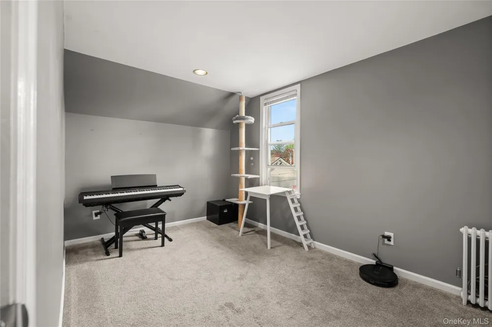 368 Catskill Avenue Lindenhurst, NY 11757