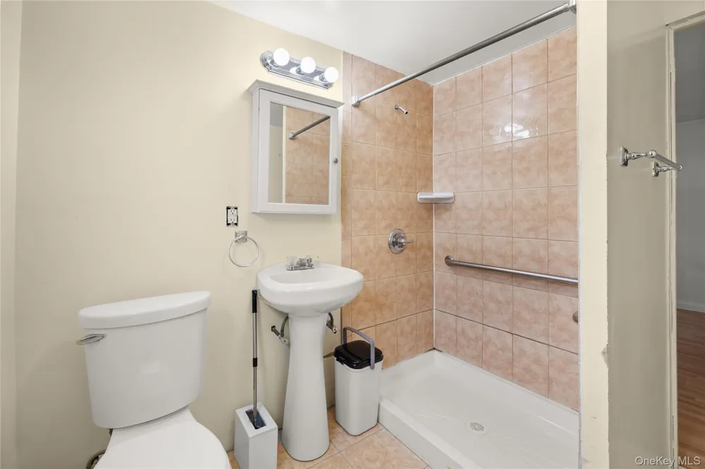 368 Catskill Avenue Lindenhurst, NY 11757