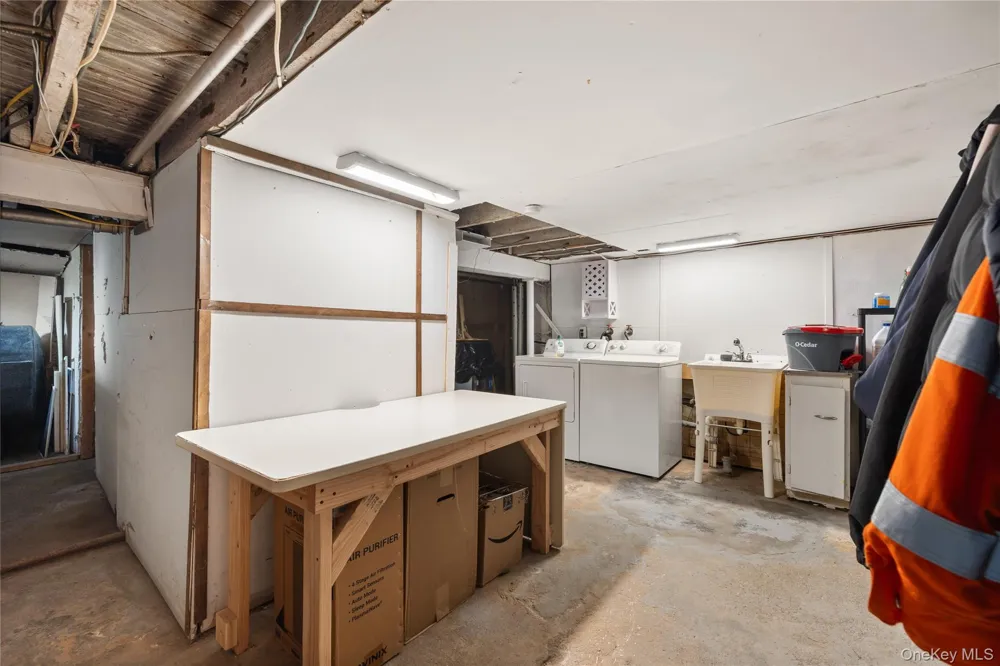 368 Catskill Avenue Lindenhurst, NY 11757