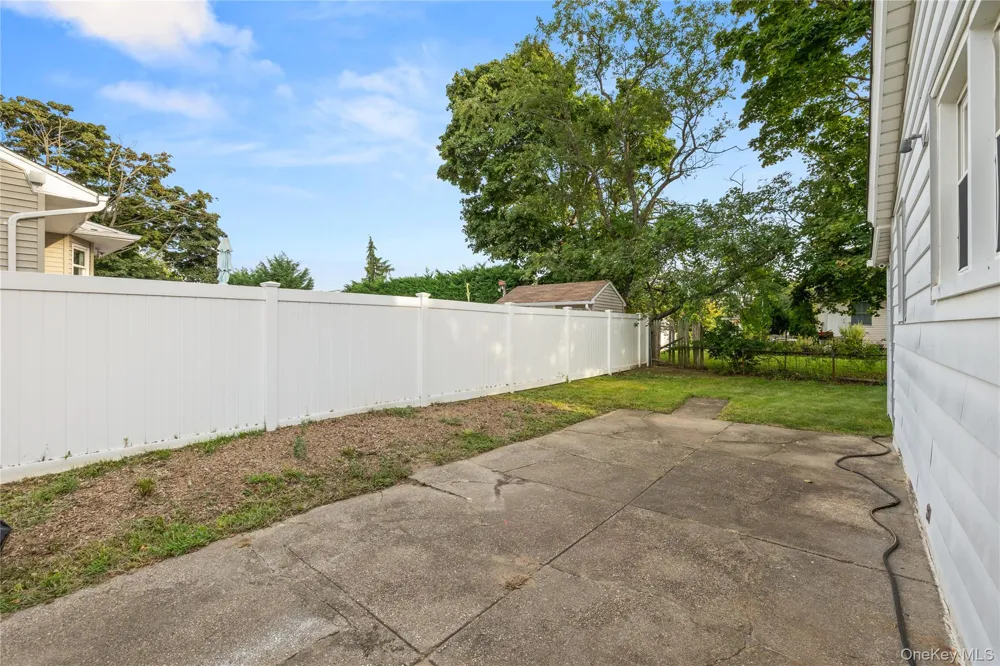 368 Catskill Avenue Lindenhurst, NY 11757