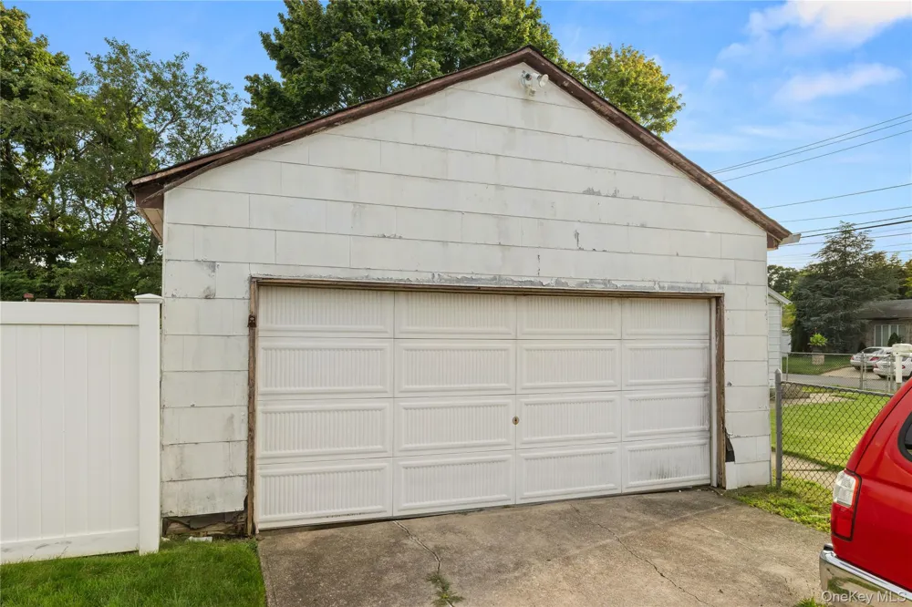 368 Catskill Avenue Lindenhurst, NY 11757