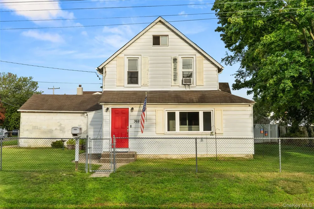 368 Catskill Avenue Lindenhurst, NY 11757