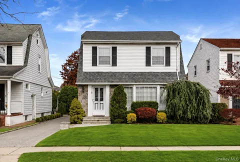 19 Stratford Avenue