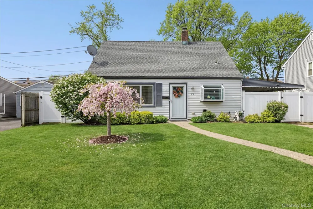 22 Shelter Lane Levittown, NY 11756