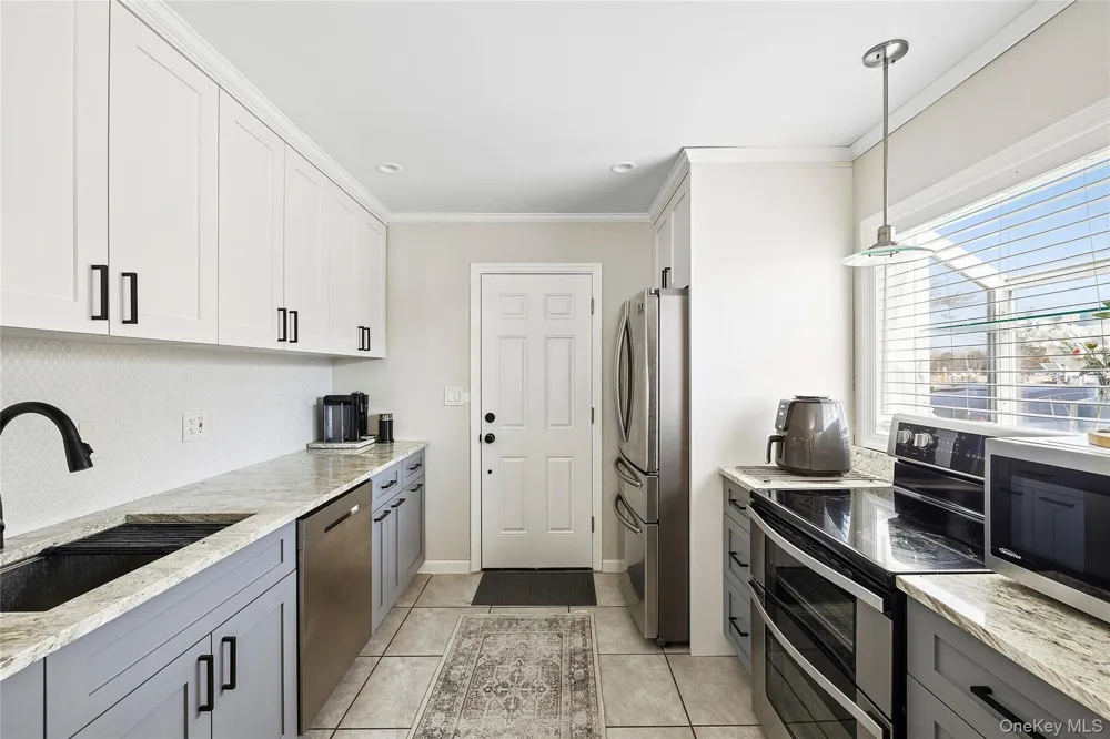 22 Shelter Lane Levittown, NY 11756