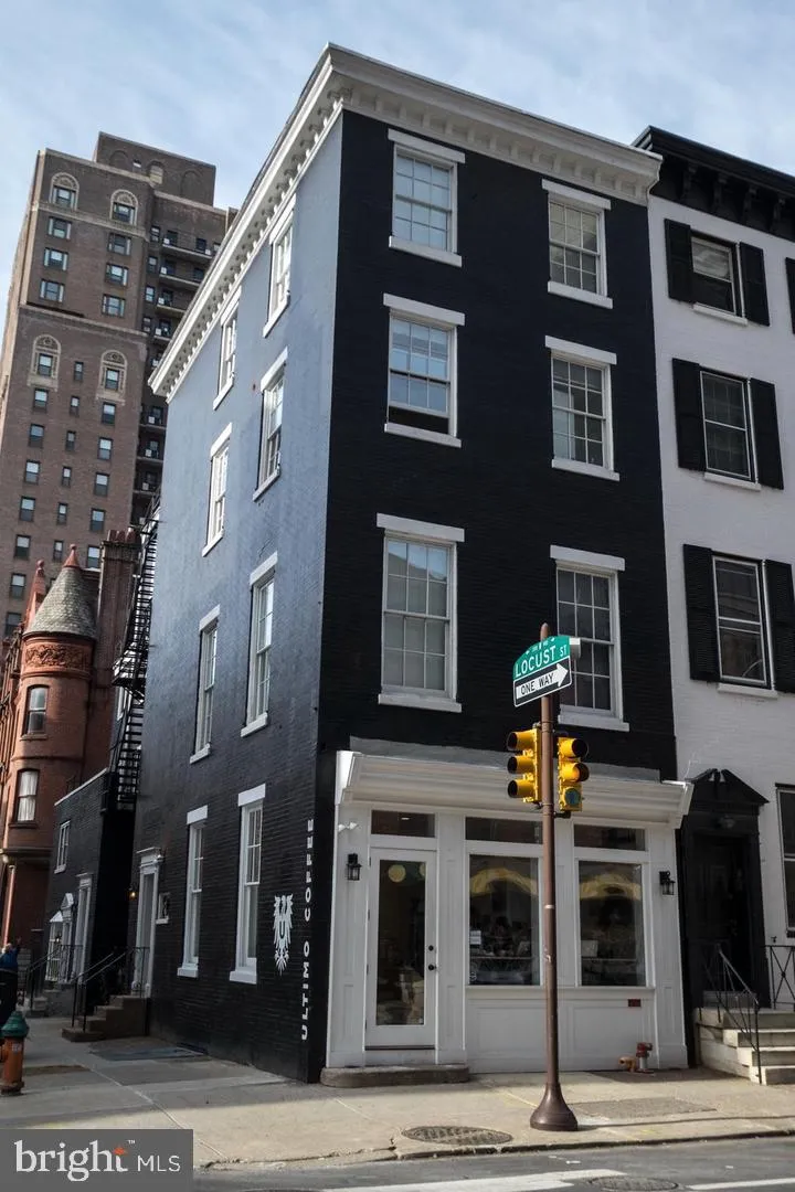 238 S 20TH STREET #102 Philadelphia, PA 19103