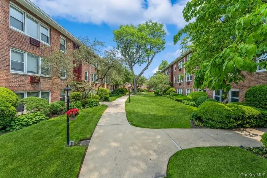 61 Maine Avenue #E5 Rockville Centre, NY 11570