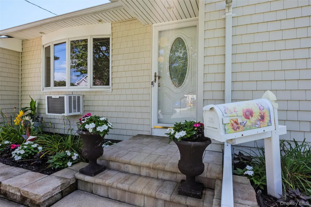 148 Birs Avenue Lindenhurst, NY 11757