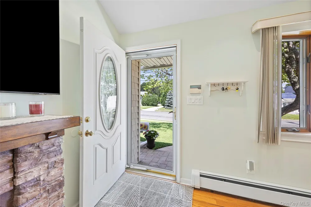 148 Birs Avenue Lindenhurst, NY 11757