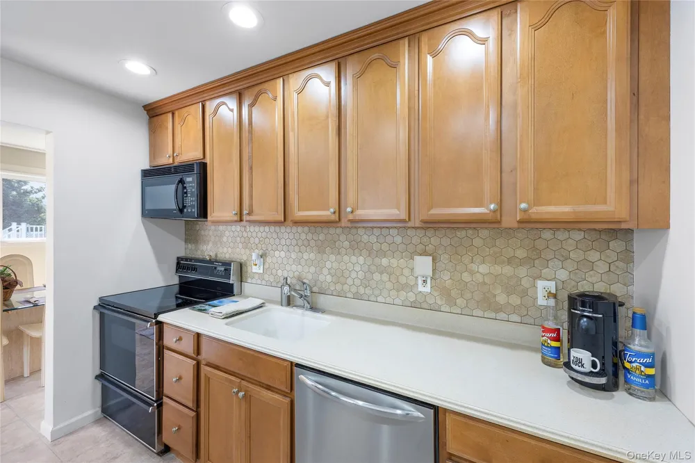 148 Birs Avenue Lindenhurst, NY 11757