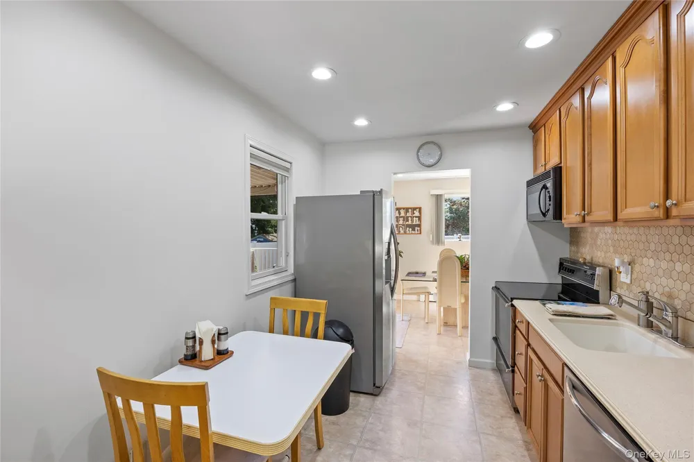 148 Birs Avenue Lindenhurst, NY 11757