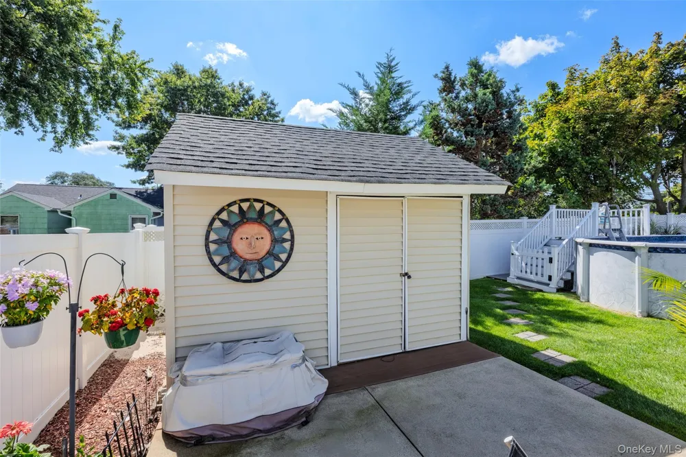 148 Birs Avenue Lindenhurst, NY 11757