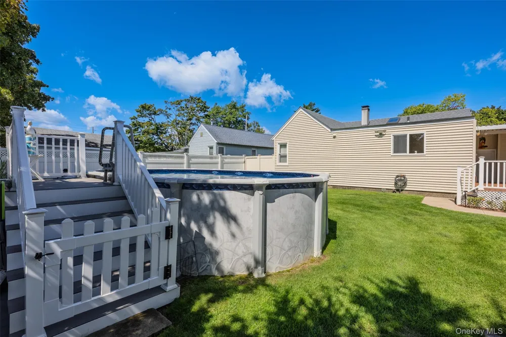148 Birs Avenue Lindenhurst, NY 11757