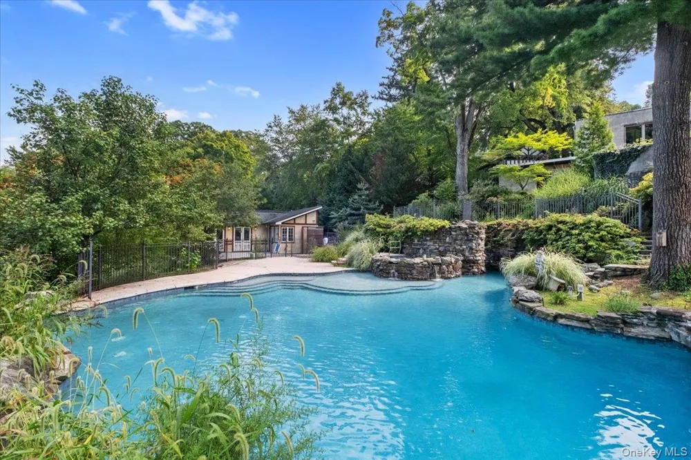57 Cobb Lane Tarrytown, NY 10591