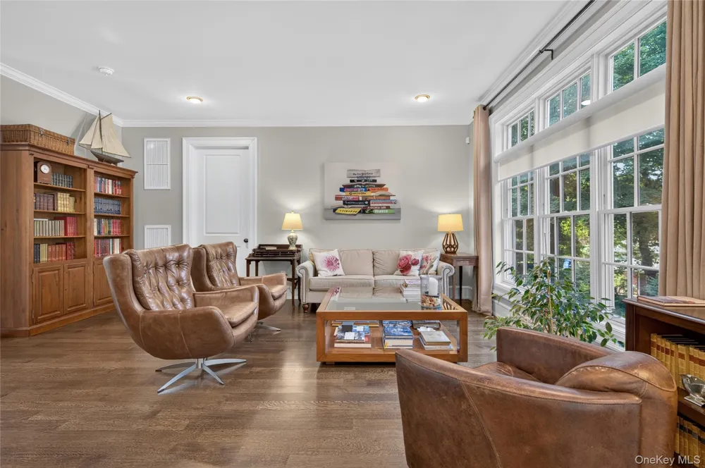 15 Thorman Lane Huntington, NY 11743