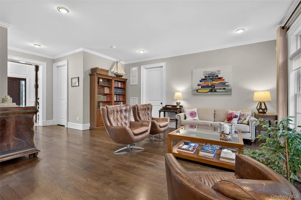 15 Thorman Lane Huntington, NY 11743