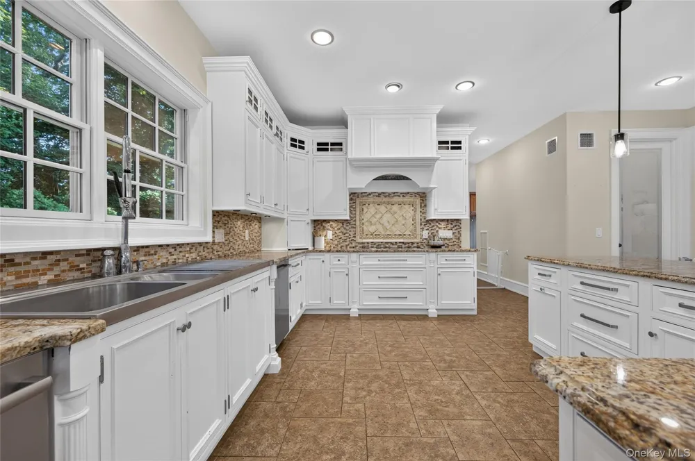 15 Thorman Lane Huntington, NY 11743