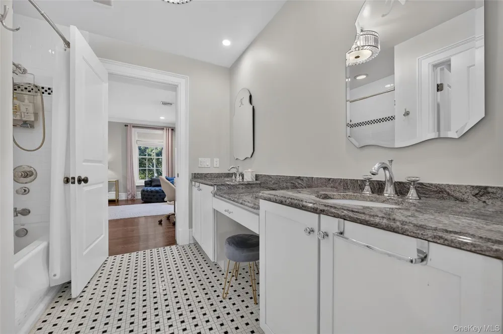 15 Thorman Lane Huntington, NY 11743