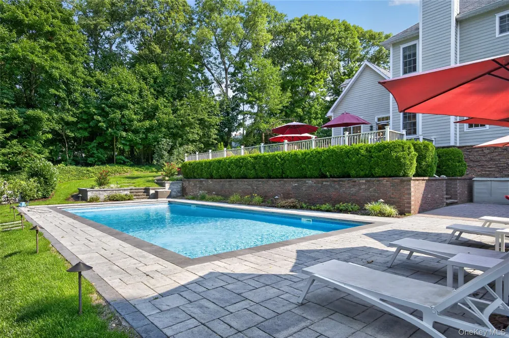 15 Thorman Lane Huntington, NY 11743