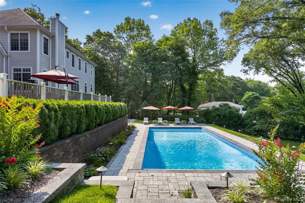 15 Thorman Lane Huntington, NY 11743