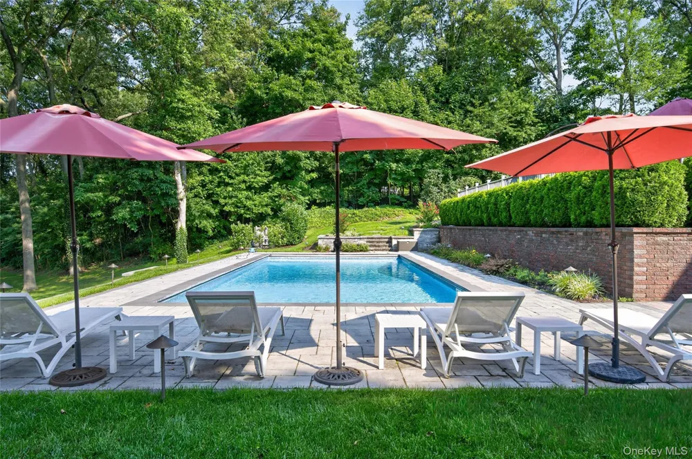 15 Thorman Lane Huntington, NY 11743