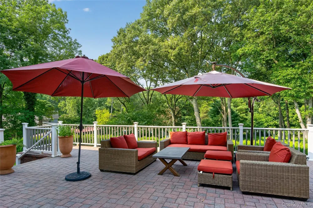 15 Thorman Lane Huntington, NY 11743