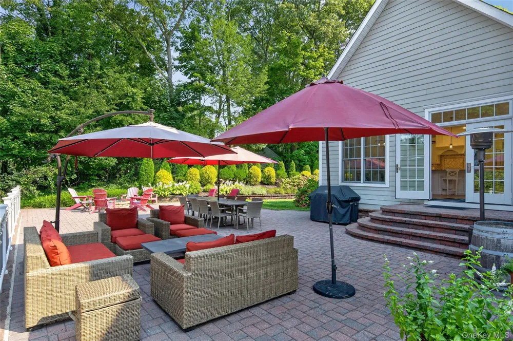 15 Thorman Lane Huntington, NY 11743