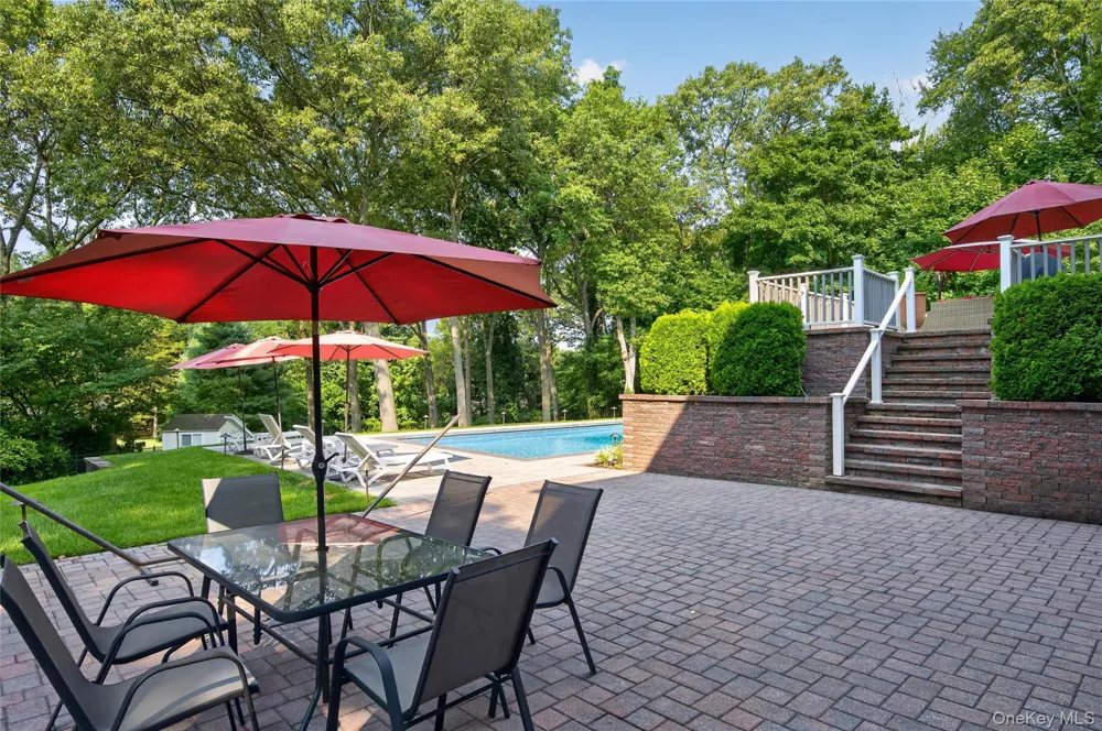 15 Thorman Lane Huntington, NY 11743