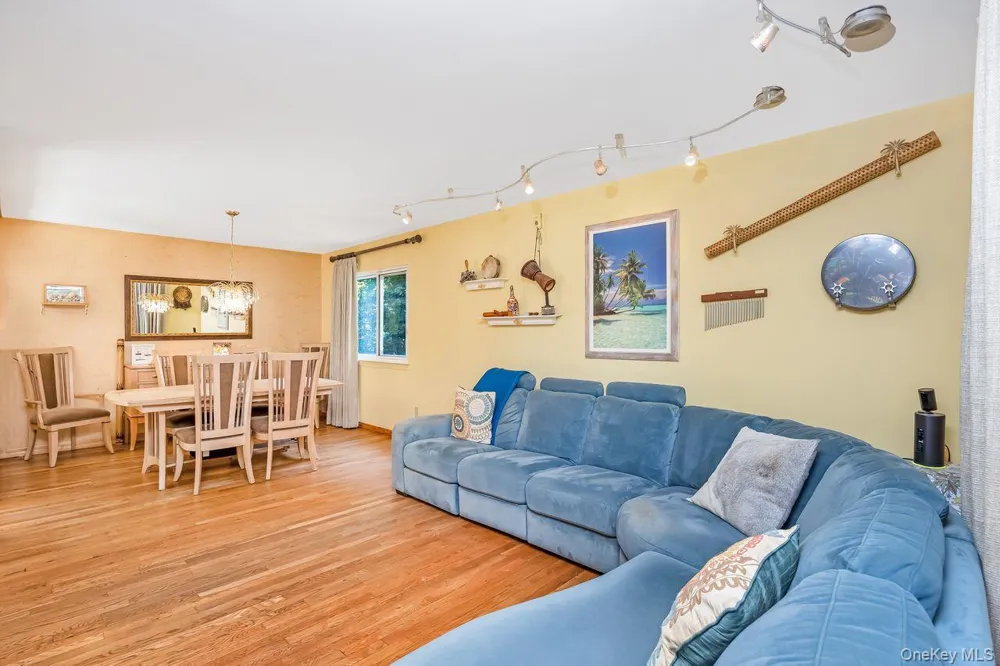 16 Wendy Lane East Northport, NY 11731