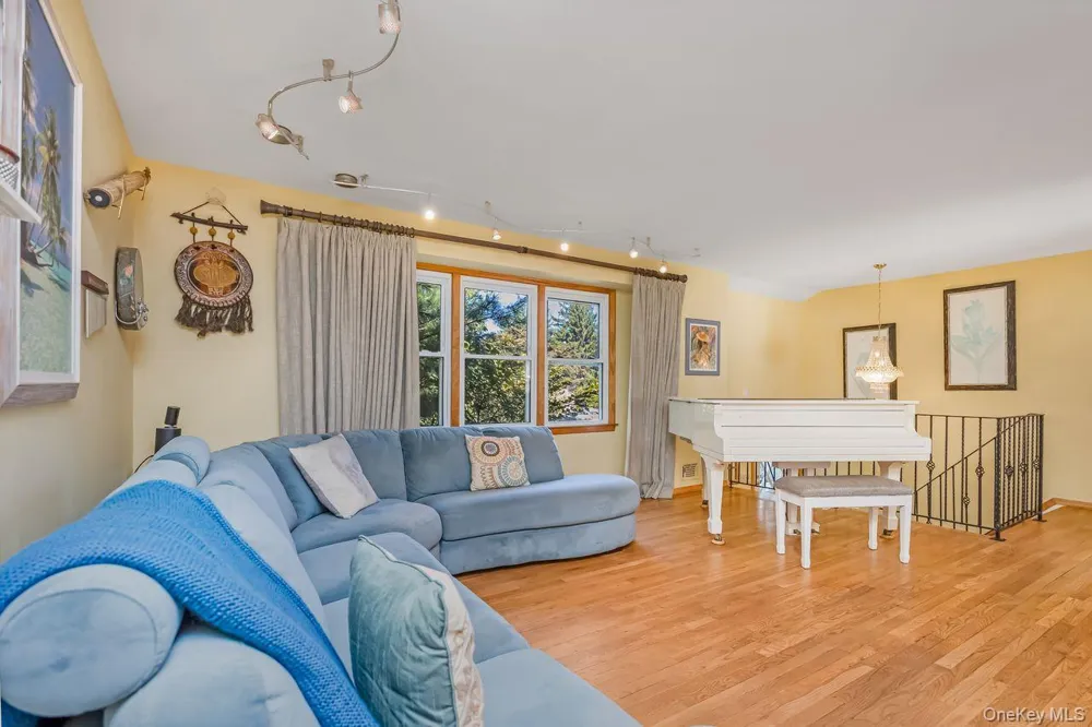 16 Wendy Lane East Northport, NY 11731