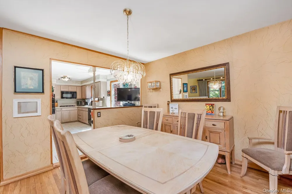 16 Wendy Lane East Northport, NY 11731