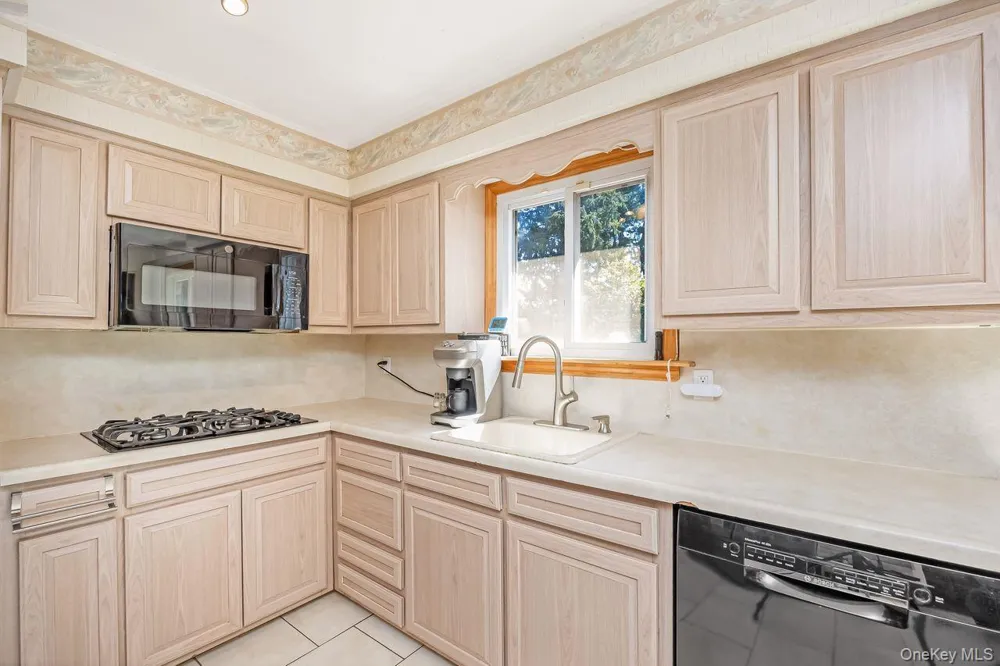 16 Wendy Lane East Northport, NY 11731