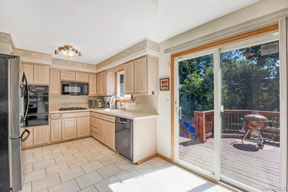 16 Wendy Lane East Northport, NY 11731
