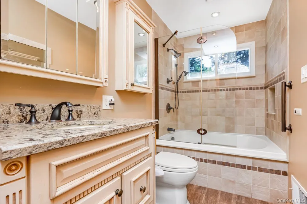 16 Wendy Lane East Northport, NY 11731