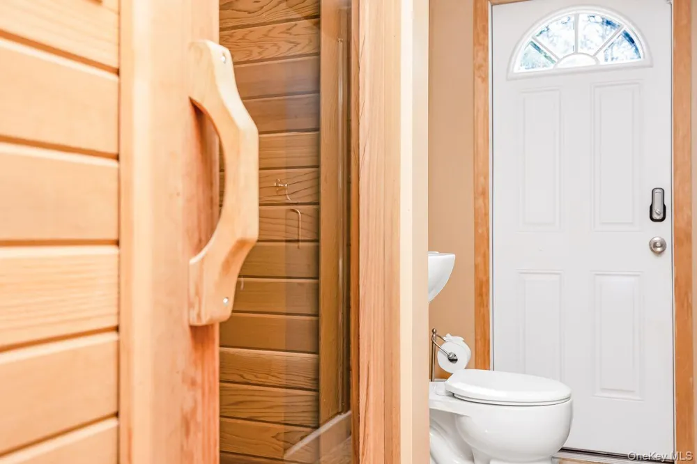 16 Wendy Lane East Northport, NY 11731